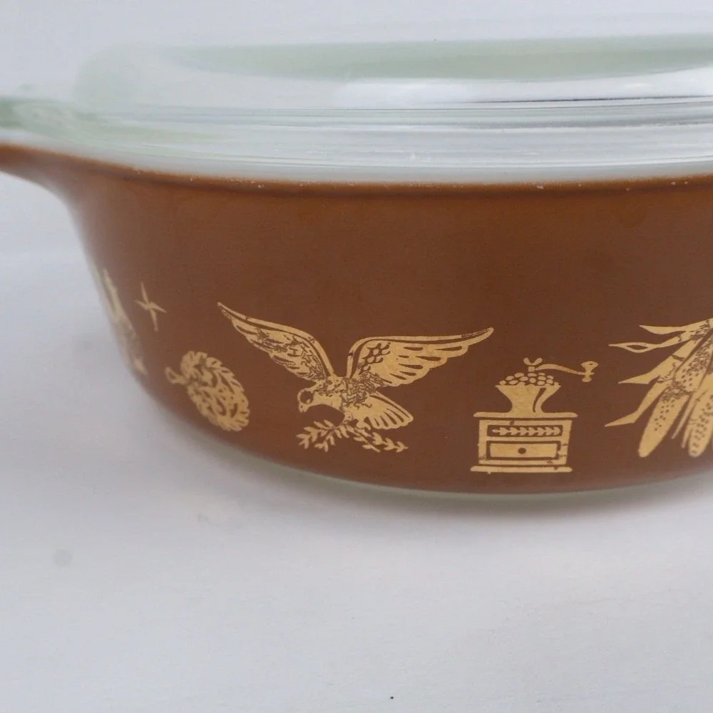 VTG PYREX EARLY AMERICAN Casserole Dish w/LID Brown & Gold Made in USA